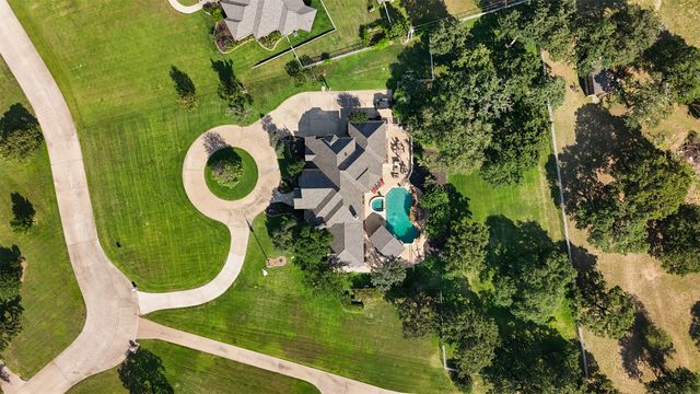 6050 Oak Hollow Drive, Burleson, TX 76028
