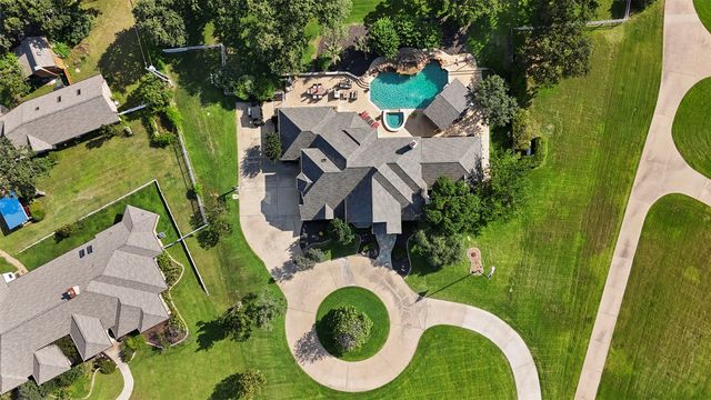 6050 Oak Hollow Drive, Burleson, TX 76028