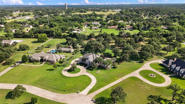 6050 Oak Hollow Drive, Burleson, TX 76028