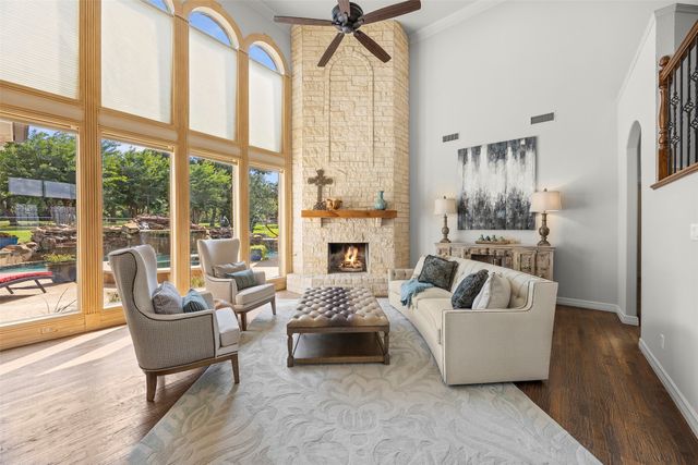 6050 Oak Hollow Drive, Burleson, TX 76028