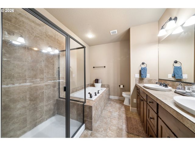 547 S FRONT St, Rockaway Beach, OR 97136