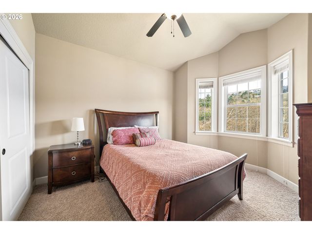 547 S FRONT St, Rockaway Beach, OR 97136