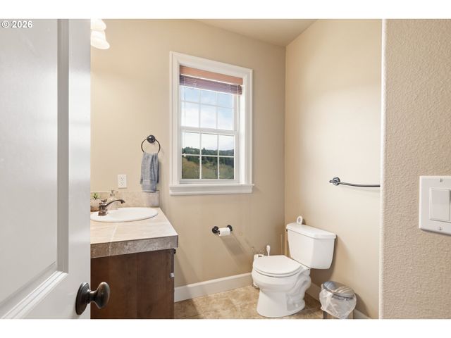 547 S FRONT St, Rockaway Beach, OR 97136