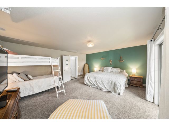 547 S FRONT St, Rockaway Beach, OR 97136