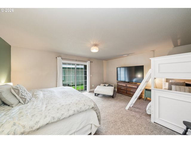 547 S FRONT St, Rockaway Beach, OR 97136