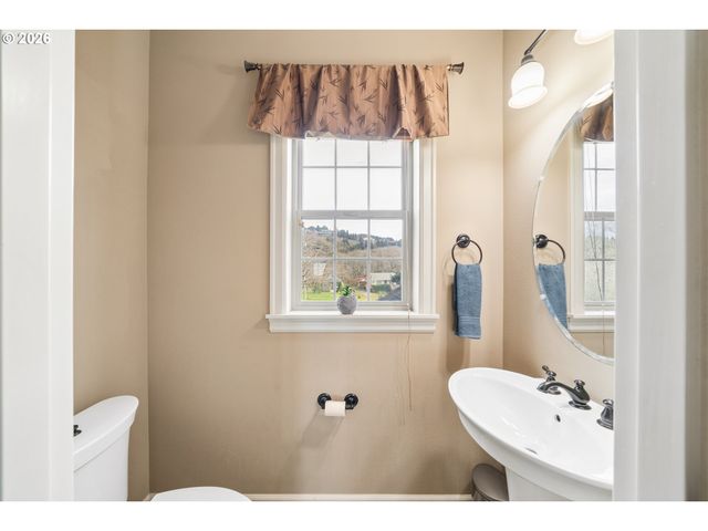 547 S FRONT St, Rockaway Beach, OR 97136