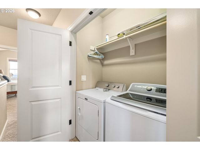 547 S FRONT St, Rockaway Beach, OR 97136