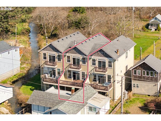 547 S FRONT St, Rockaway Beach, OR 97136