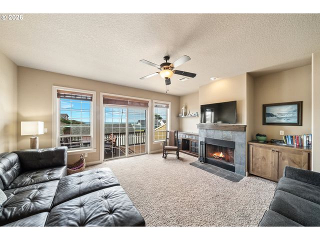 547 S FRONT St, Rockaway Beach, OR 97136