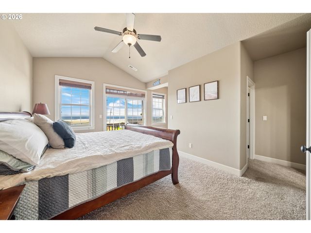 547 S FRONT St, Rockaway Beach, OR 97136