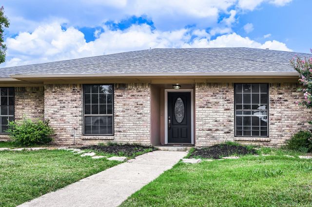 1949 Chesham Drive, Carrollton, TX 75007