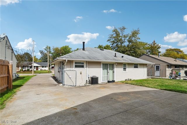 4154 Belle Avenue, Sheffield Lake, OH 44054