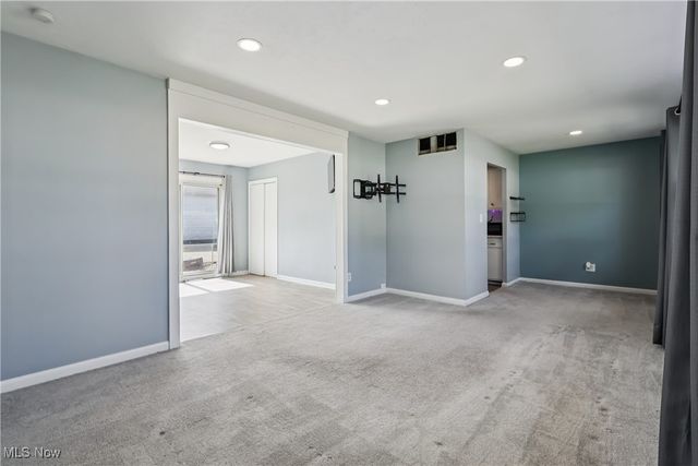 4154 Belle Avenue, Sheffield Lake, OH 44054