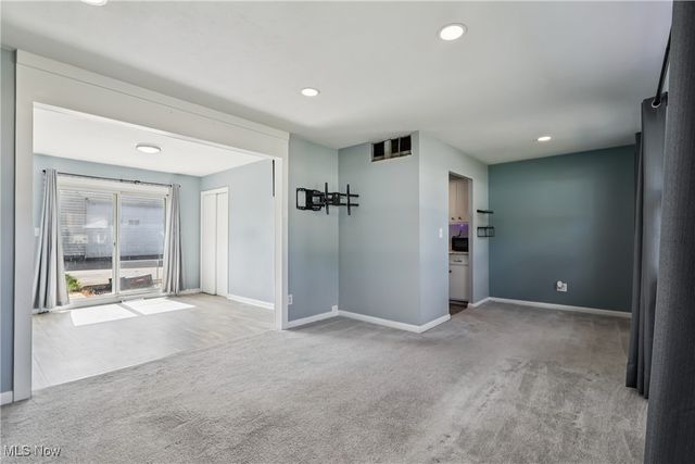 4154 Belle Avenue, Sheffield Lake, OH 44054