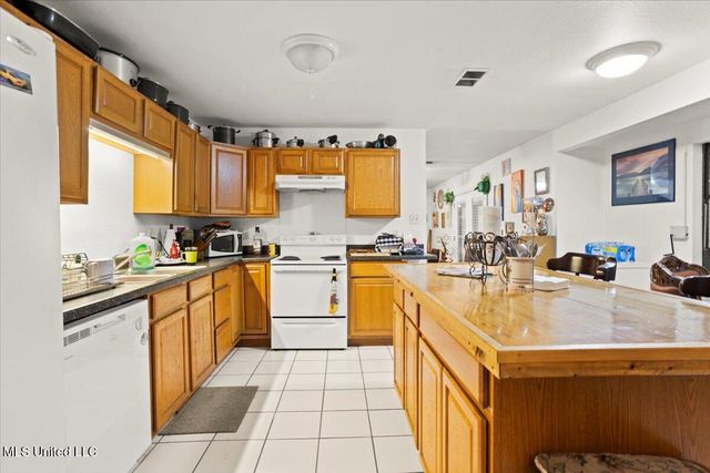 6193 E Lincoln Street, Bay Saint Louis, MS 39520