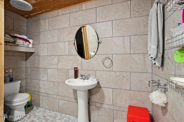 6193 E Lincoln Street, Bay Saint Louis, MS 39520