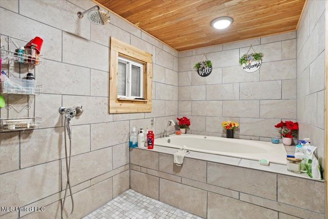 6193 E Lincoln Street, Bay Saint Louis, MS 39520