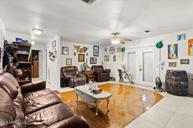 6193 E Lincoln Street, Bay Saint Louis, MS 39520