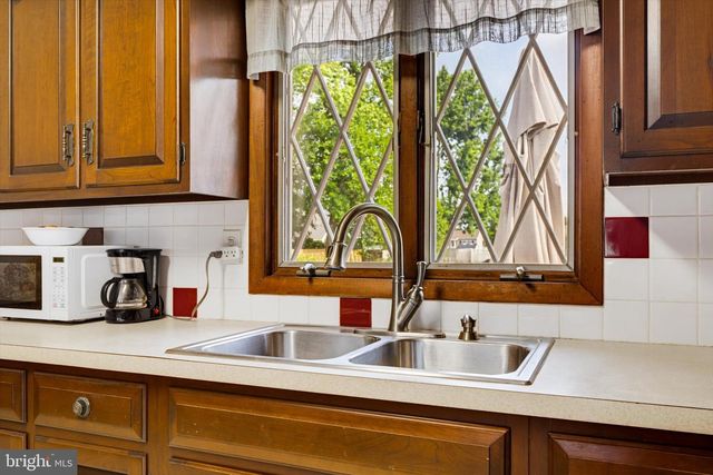 246 HAUSER AVE, Hamilton, NJ 08620