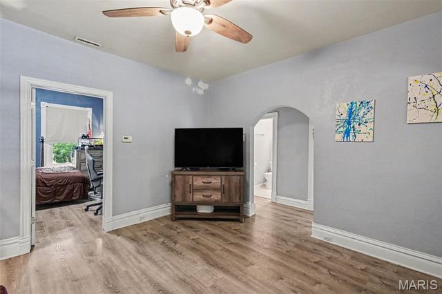 5218 Gresham Avenue, St Louis, MO 63109