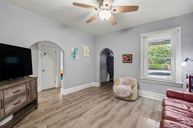 5218 Gresham Avenue, St Louis, MO 63109
