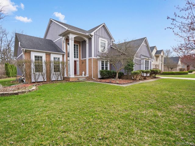 7359 Water Oaks, West Bloomfield Charter Township, MI 48324