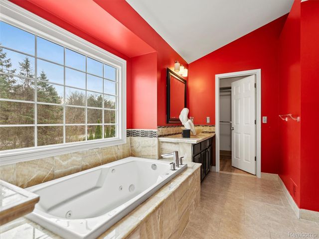 7359 Water Oaks, West Bloomfield Charter Township, MI 48324