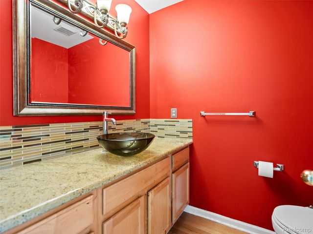 7359 Water Oaks, West Bloomfield Charter Township, MI 48324