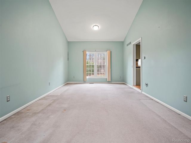 7359 Water Oaks, West Bloomfield Charter Township, MI 48324