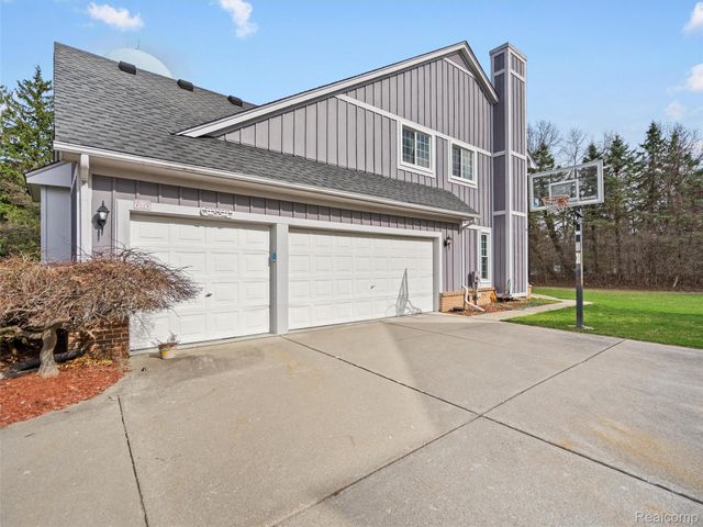 7359 Water Oaks, West Bloomfield Charter Township, MI 48324