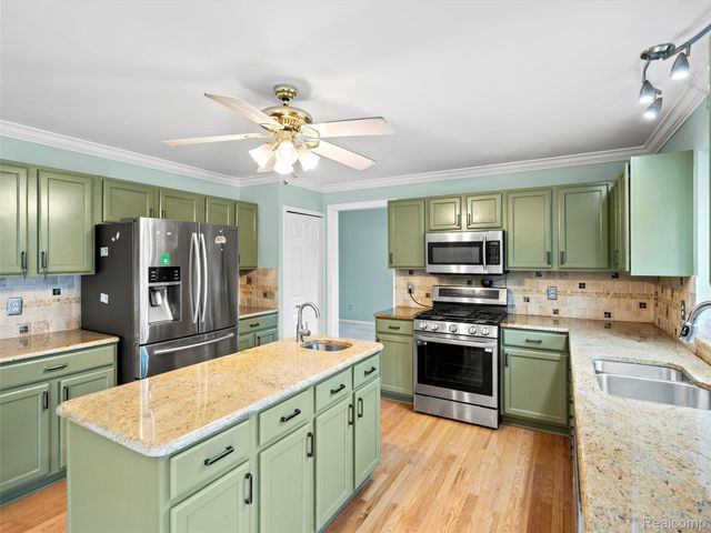 7359 Water Oaks, West Bloomfield Charter Township, MI 48324