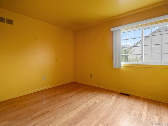7359 Water Oaks, West Bloomfield Charter Township, MI 48324