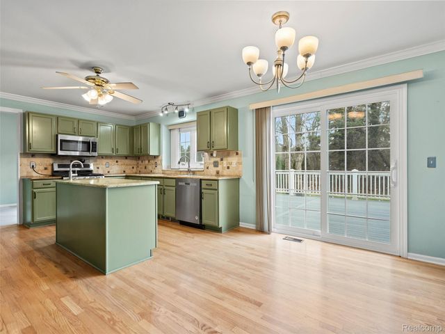 7359 Water Oaks, West Bloomfield Charter Township, MI 48324