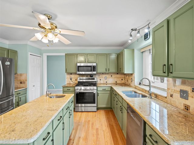 7359 Water Oaks, West Bloomfield Charter Township, MI 48324