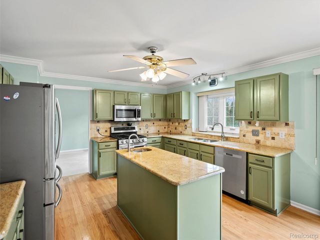 7359 Water Oaks, West Bloomfield Charter Township, MI 48324