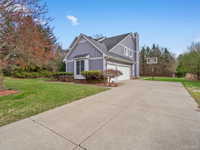 7359 Water Oaks, West Bloomfield Charter Township, MI 48324