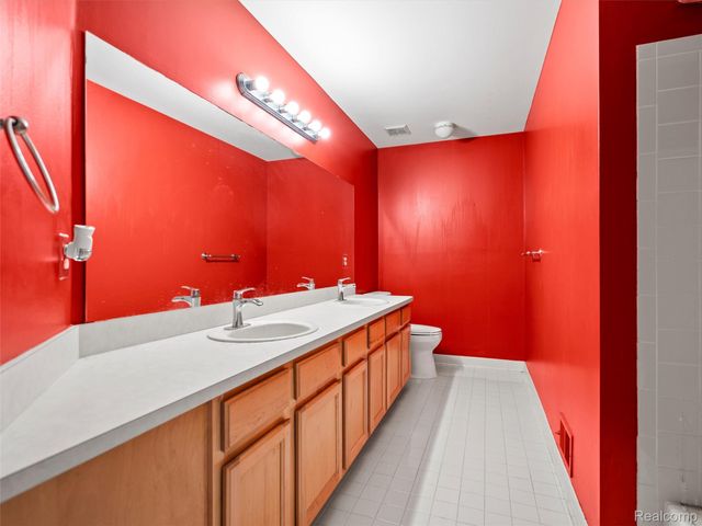 7359 Water Oaks, West Bloomfield Charter Township, MI 48324