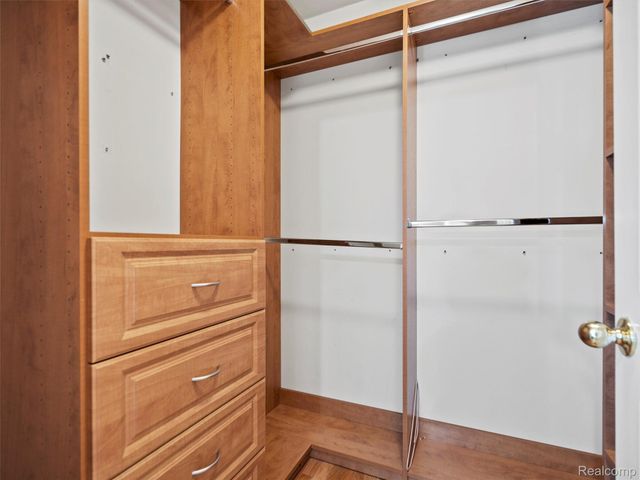 7359 Water Oaks, West Bloomfield Charter Township, MI 48324