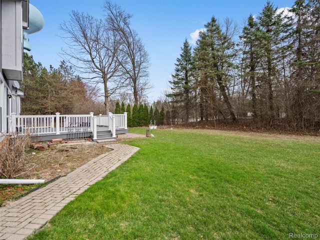 7359 Water Oaks, West Bloomfield Charter Township, MI 48324