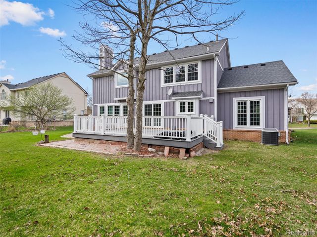 7359 Water Oaks, West Bloomfield Charter Township, MI 48324