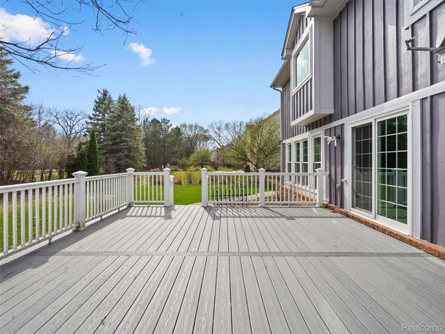 7359 Water Oaks, West Bloomfield Charter Township, MI 48324