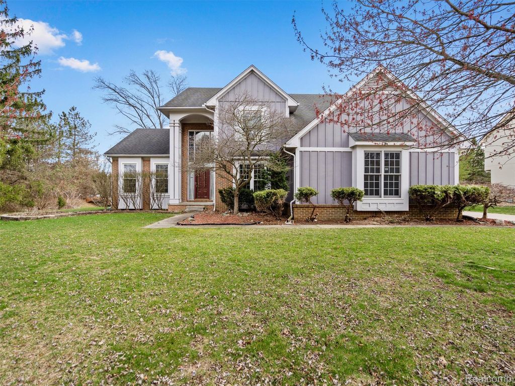 7359 Water Oaks, West Bloomfield Charter Township, MI 48324
