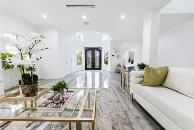 5157 Avenida Oriente, Tarzana, CA 91356
