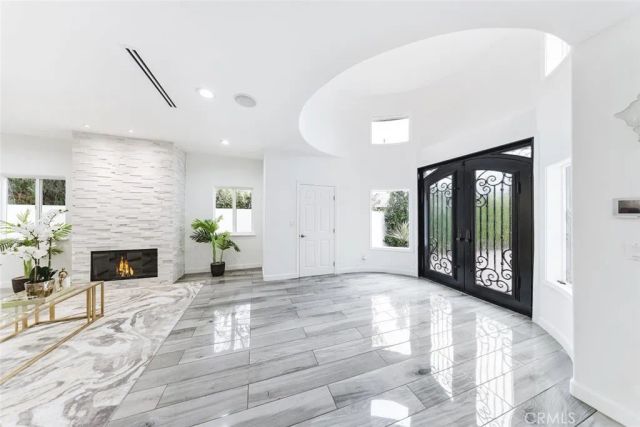 5157 Avenida Oriente, Tarzana, CA 91356