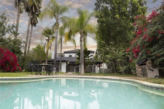 5157 Avenida Oriente, Tarzana, CA 91356