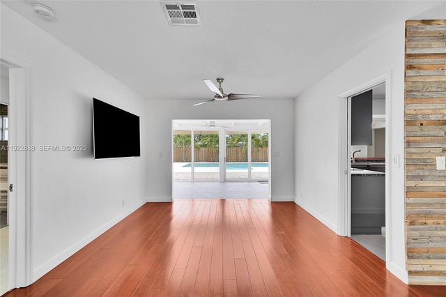 5320 SW 8th St, Plantation, FL 33317