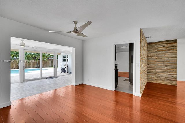 5320 SW 8th St, Plantation, FL 33317