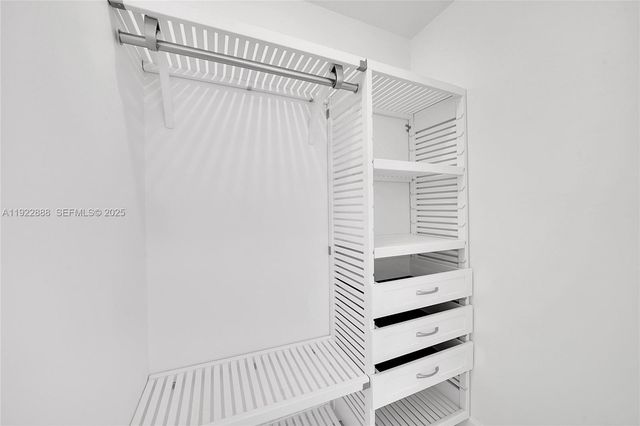 5320 SW 8th St, Plantation, FL 33317