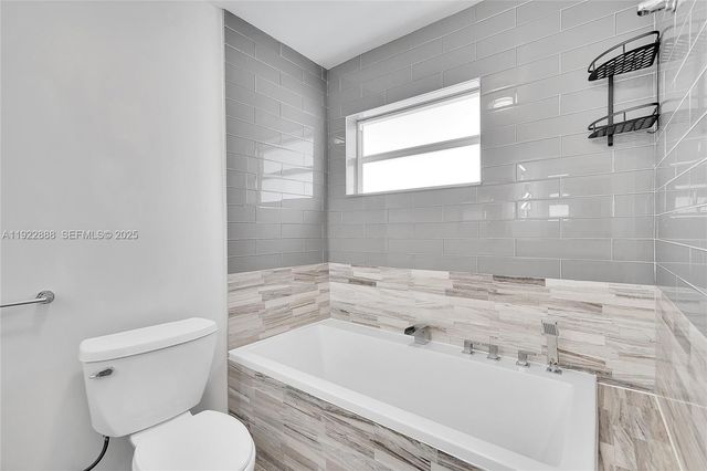 5320 SW 8th St, Plantation, FL 33317