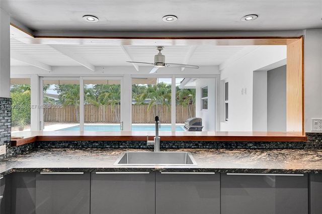 5320 SW 8th St, Plantation, FL 33317